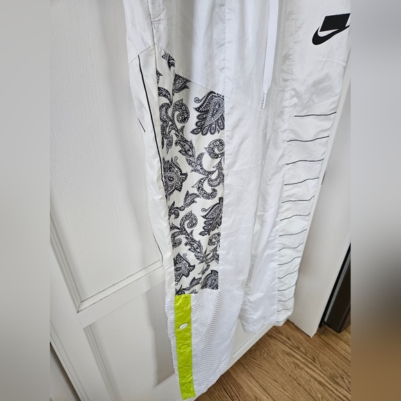 Nike Sportswear Pants - Picture 4 of 10